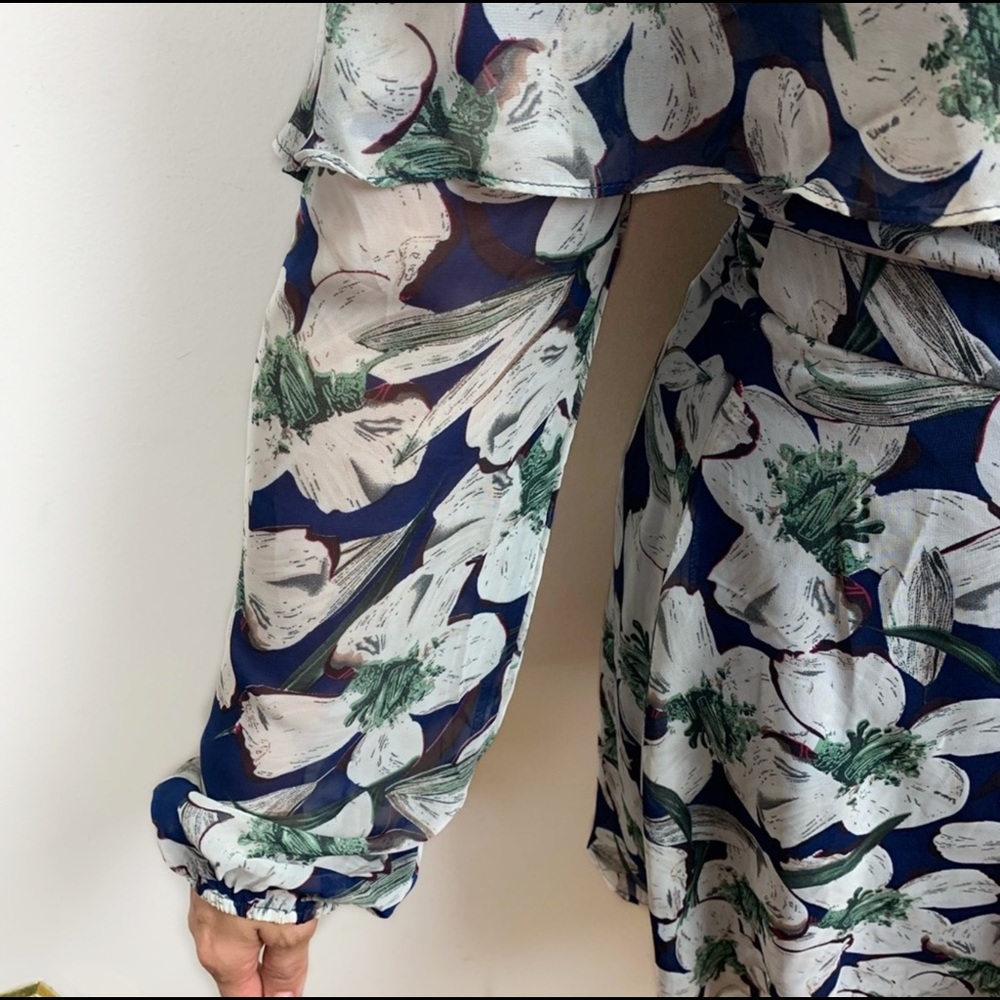 NWT Entro Wrap Floral V-Neck Long Sleeve Dress - Picture 2 of 6